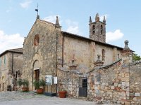 I, Siena, Monteriggioni, Piazza Roma in Monteriggioni village, Saxifraga-Tom Heijnen