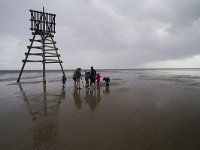 Engelsmanplaat, Waddenzee  Engelsmanplaat, Waddenzee : child, model released, rainy, Fryslan, eb, low tide, walking, Frysia, cloudy, wadlopers, Natura 2000, IBA, zandplaat, natuurbeleving, kinderen, beschermd natuurgebied, natura 2000-gebied, nature reserve, natuur, grey, lente, grauw, Friesland, laag water, bewolkt, recreation, Waddenzee, Wadplaat, zee, kind, sea, children, Engelsmanplaat, voorjaar, staatsbosbeheer, Wadden Sea, laagwater, regenachtig, wadlopen, recreatie, wandelen, water, Wadden, nature