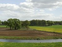 Distelbelt oost #16308...27  Panorama vanaf de Distelbelt bij de stuw van Diffelen op 5 mei 2010 Ruim 180 graden afgedekt met 20 overlappende staande opnamen met een 50mm objectief op f/8 Richting noord over oost naar zuid richting 170-004 graden (zuid over west naar noord) : Distelbelt, een verhoogde uitzichtheuvel bij een nieuw natuurgebied (meander) nabij de stuw in de Vecht van Diffelen. Een gebied waar wateropslag kan plaatsvinden