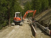 CH, Wallis, Saas Grund 9, building a new suone, Saxifraga-Willem van Kruijsbergen